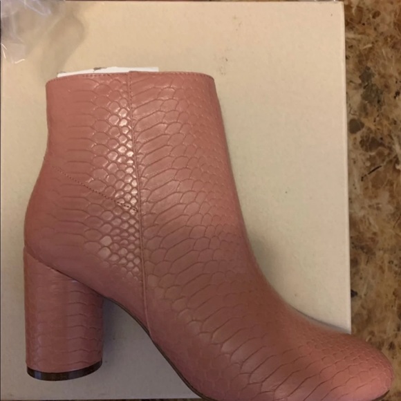 Faux Snakeskin Ankle Boot Urban Outfitters Size 9 - Picture 5 of 6